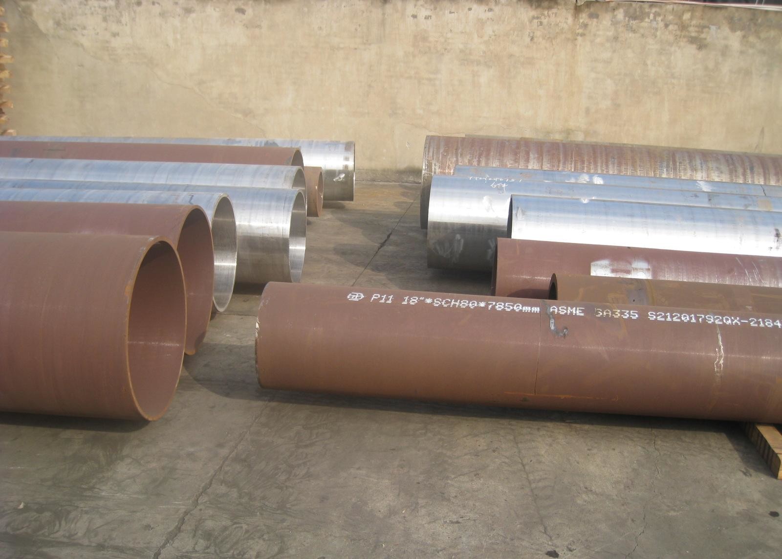 28'' 711mm OD Hot Rolled Steel Pipe Seamless Round Shape 0.9％ Tolerance