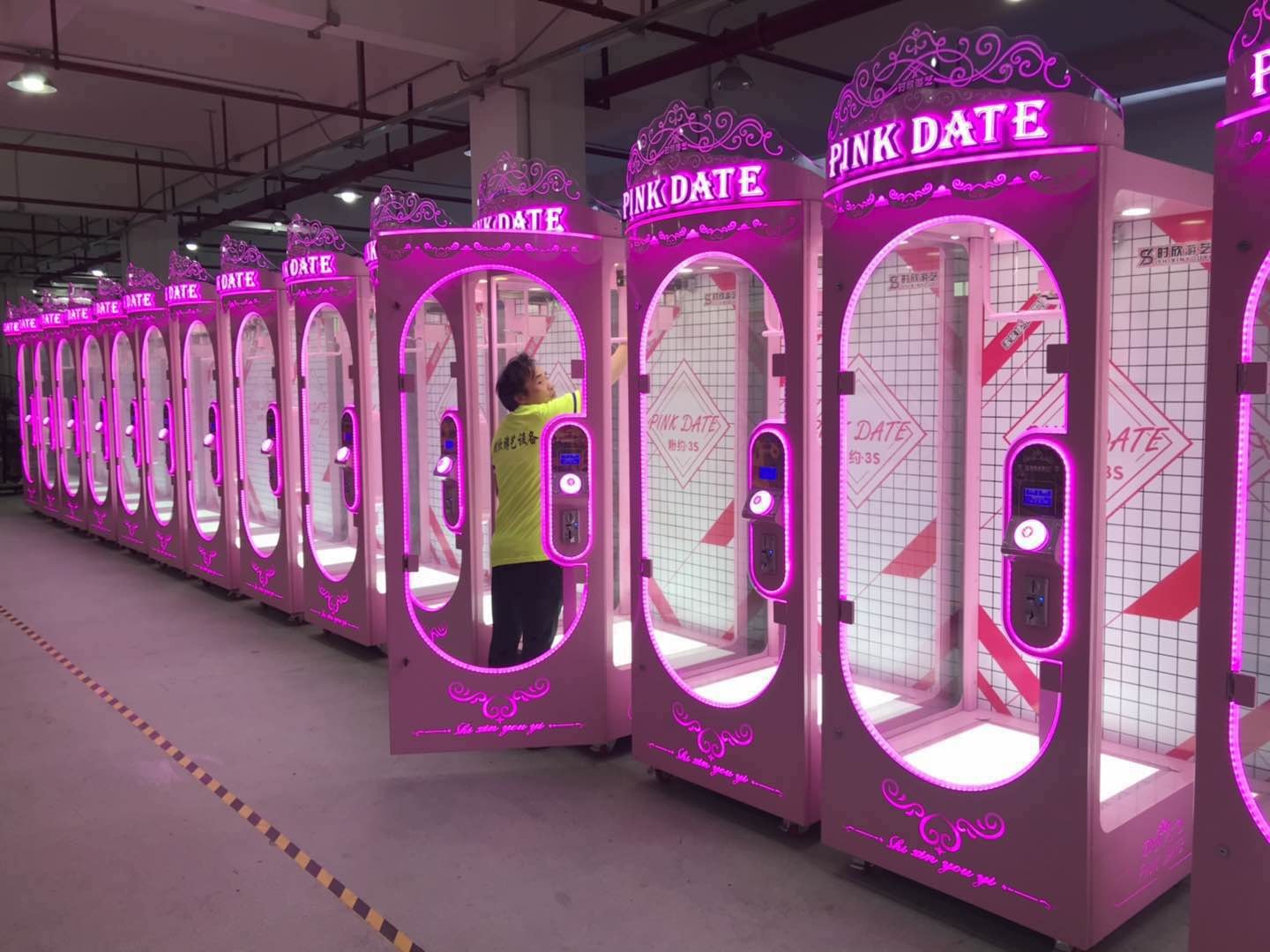 Single Prize Coin Operated Lottery Doll Vending Machine
