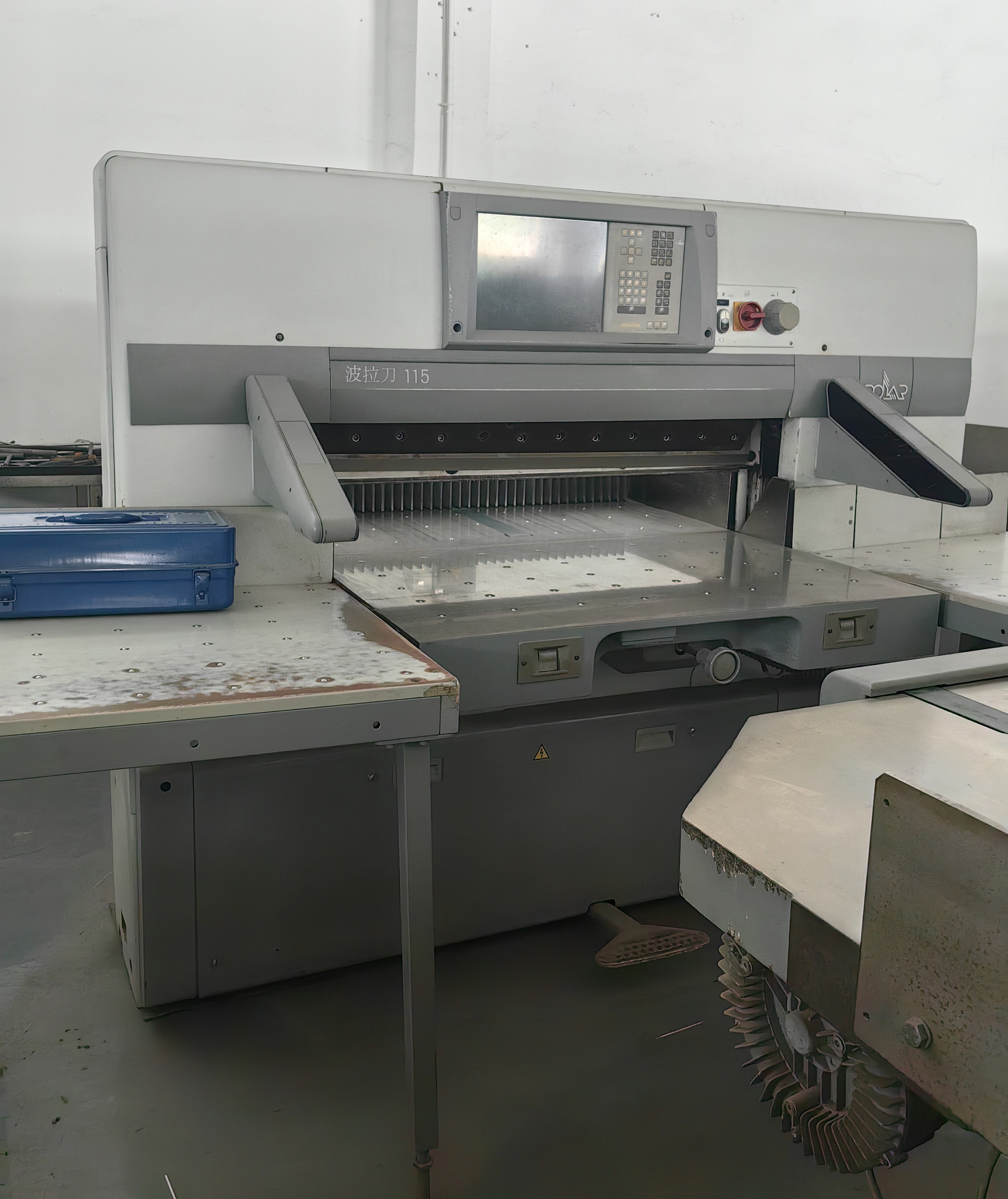 Transform Your Restaurant's Cutting Process with This Paper Cutter Knife Changing Tool