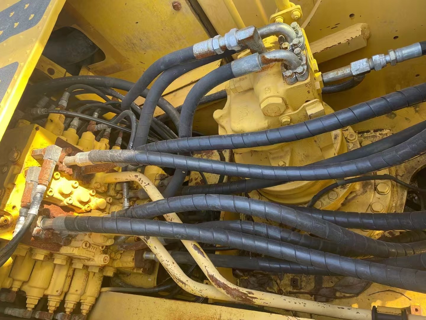 Komatsu PC240 hydraulic excavator from China