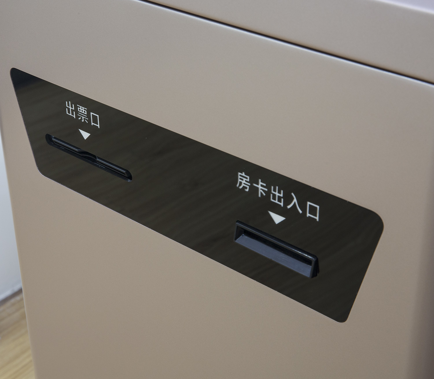 HD LED LCD KER Slim 32 Inch Hotel Self Check In Kiosk