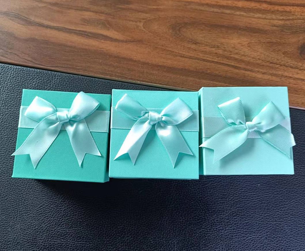 Upper and Lower Cover Ring Earring Necklace Pendant Jewelry Bracelet Set Gift Packaging Box with Ribbon and Foam Insert