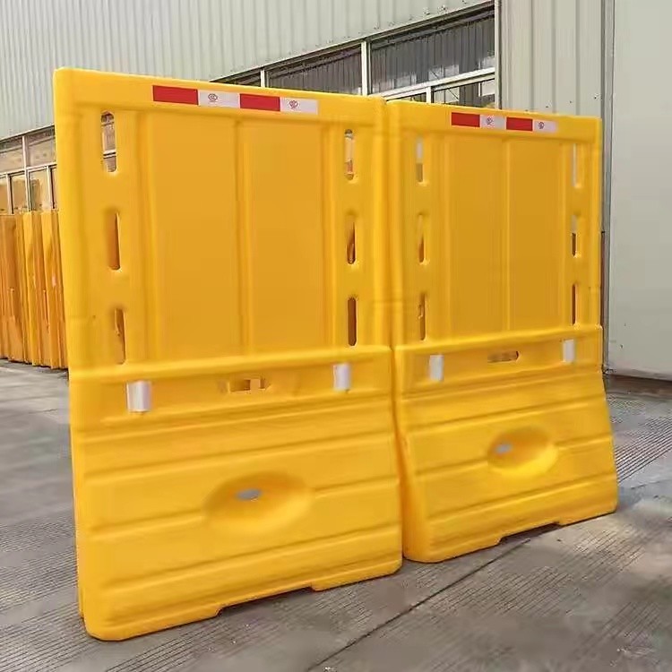 Traffic Control Barricades With Roadway Separation Barriers In Cardboard Box Packaging