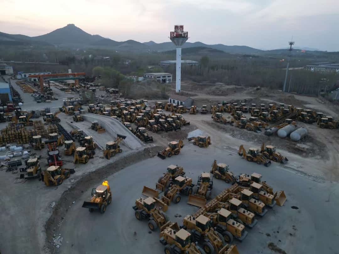 Quancheng Hydraulic Pump 4x4 Mini Tractor Excavator Backhoe Loader with Luxury ROPS Cabin