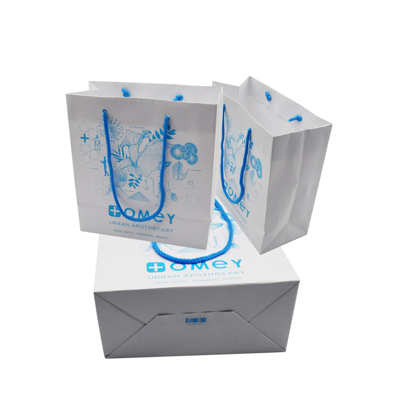 Gift Custom Paper Shopping Bags PP Rope Debossed Print Artpaper 157gram