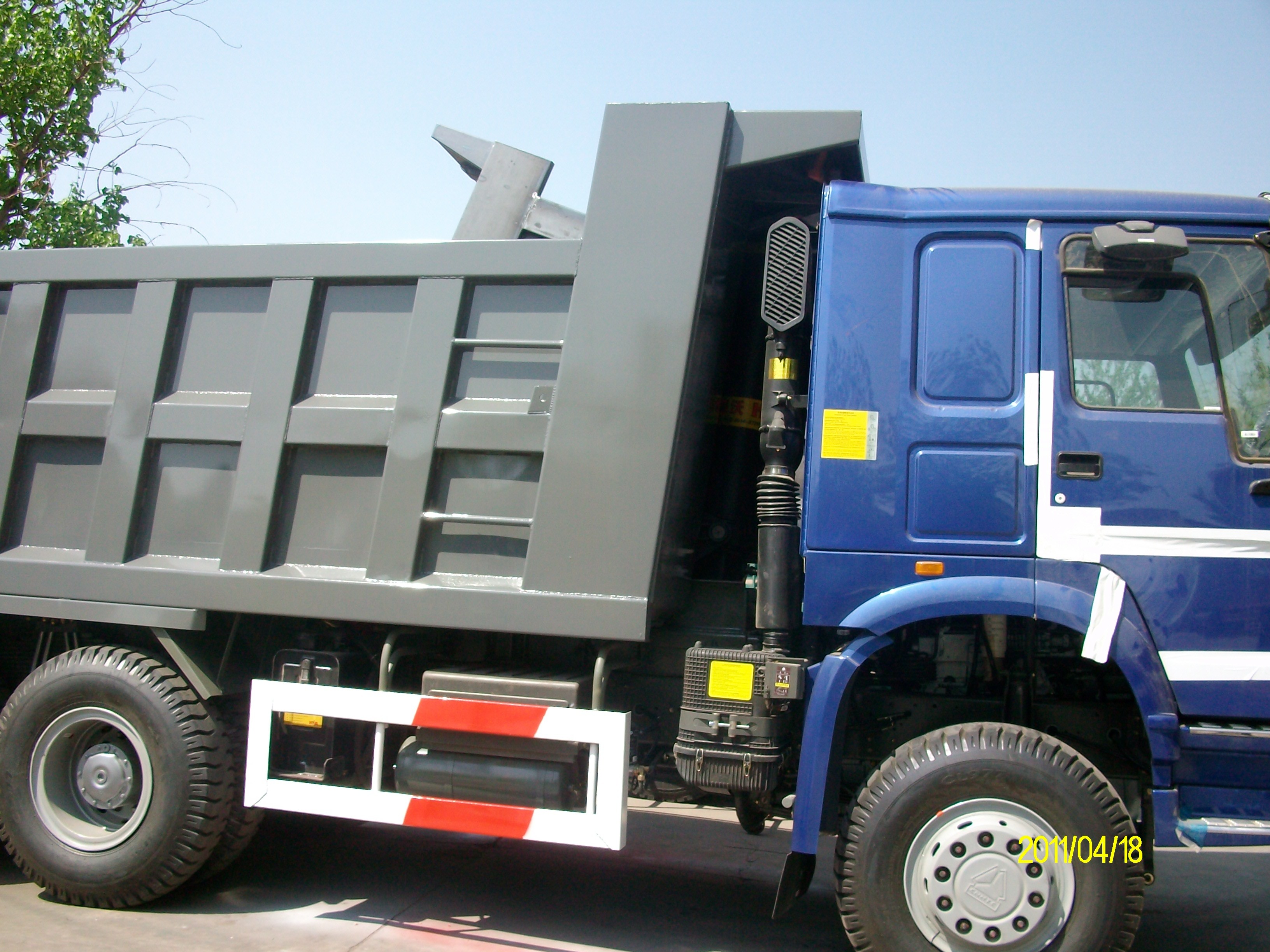 HOWO 30 tons 6x4 mining dump / tipper truck 6x4 for clayey samd
