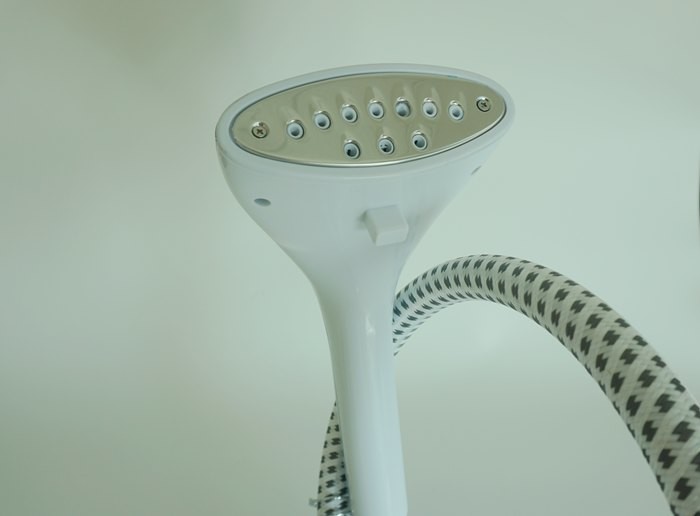 Clothes Standing Hanging Garment Steamer 1800 W Power Single Pole Steam Iron
