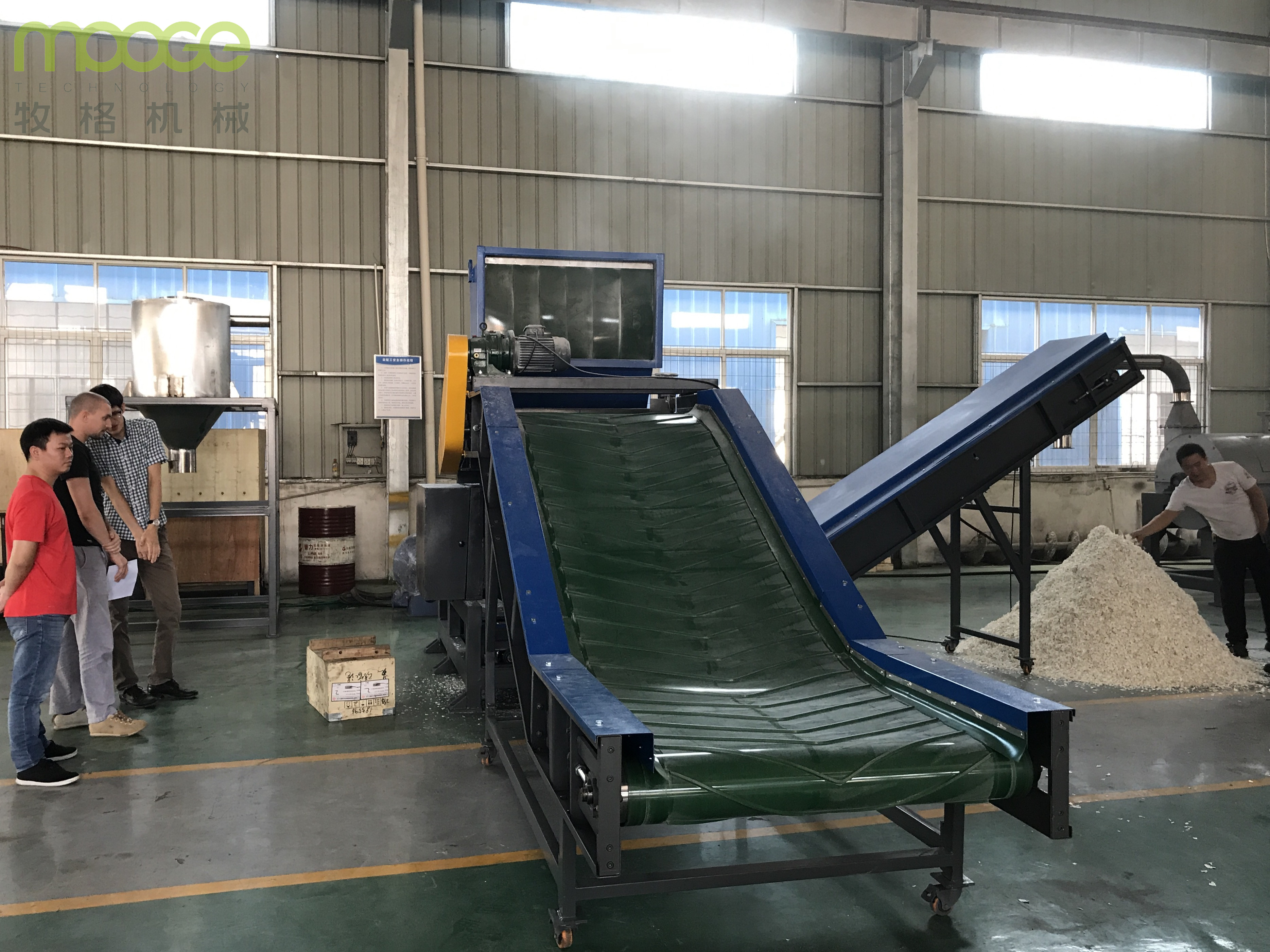 PP HDPE Waste Bottle Grinding Machine PE Crushing Economic