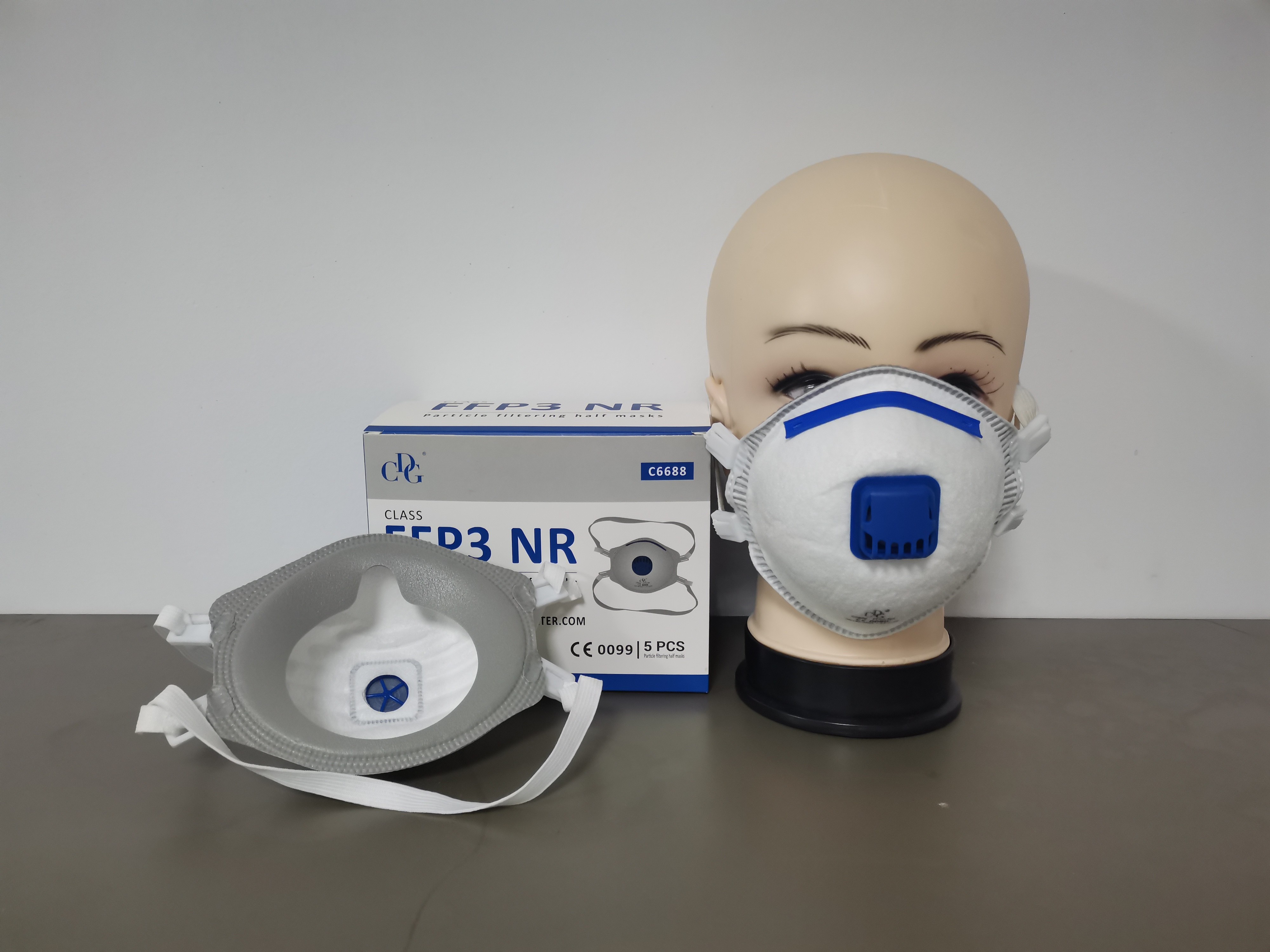 CE FDA 10.5cm Dustproof Filtration 97% Respirator FFp3 Disposable Mask