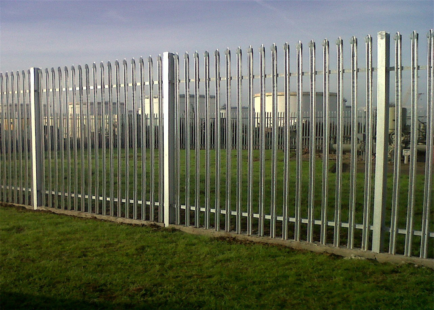 Powder Coated or Galvanized W D Section Palisade Security Fence