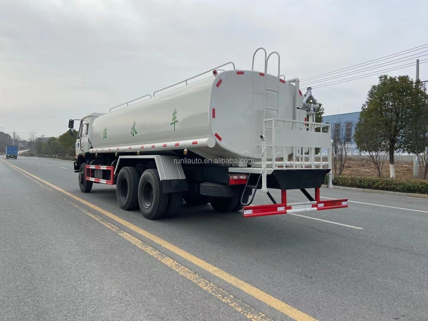 Factory DFAC DongFeng 20000 Litres Water Truck Sprinkler Truck Water Tanker Truck