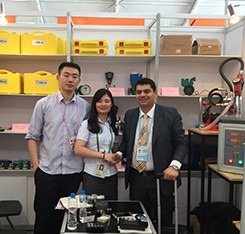 Chemical High Accuracy Integrated Automatic Lubricating Oil Filling Machine