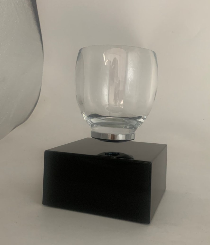 wireelss base rechargeable magnetic levitation cup glass X Zero Gravity Drinkware display racks