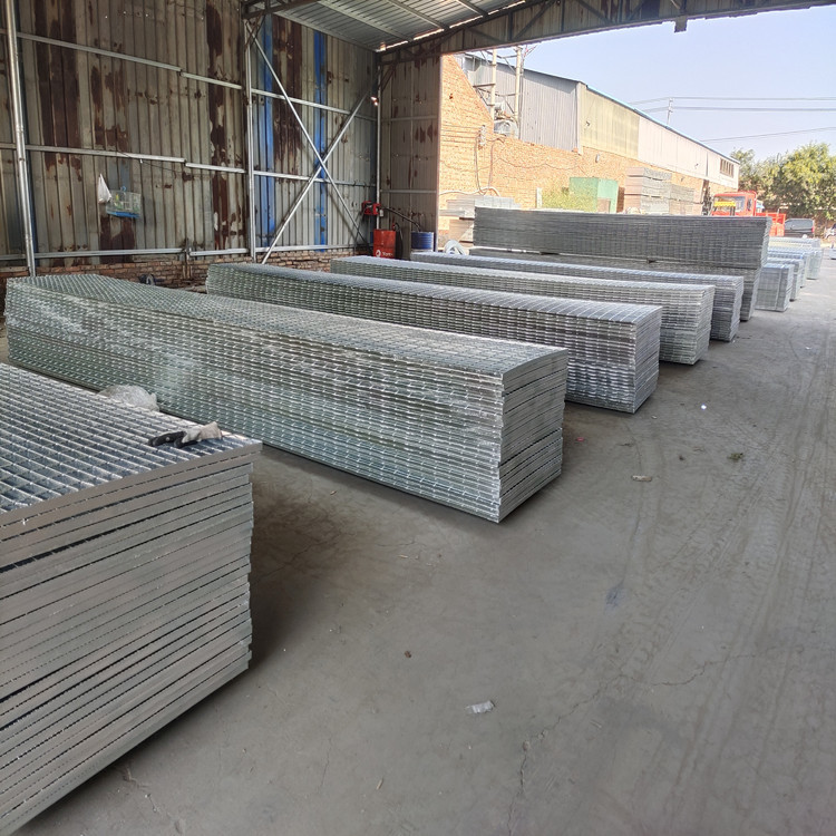 Galvanised Grid Standard Weight Heavy Duty Metal Grate Walkway Drainage Driveway