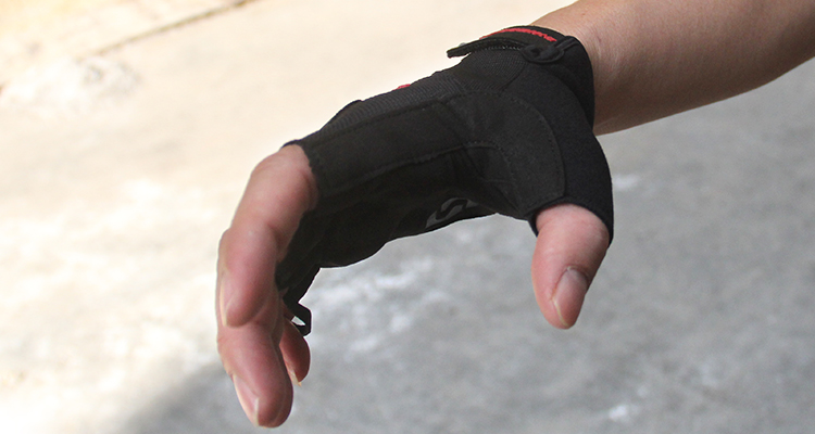 Custom Waterproof Bike Riding Gloves Anti Abrasive Not Easy To Be Scratched