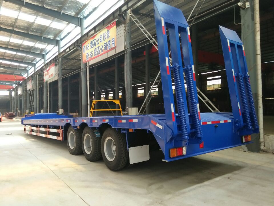 50 Ton Capacity Low Boy Truck Semi Trailer with Hydraulic Ramp and Main Beam Q345B