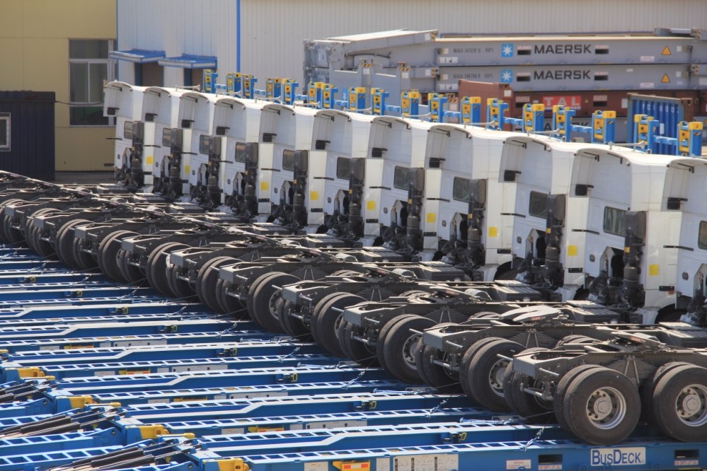 Good Performance 4*2 SINOTRUK 8000 Liters Fuel Tank Truck Oil Tanker Truck