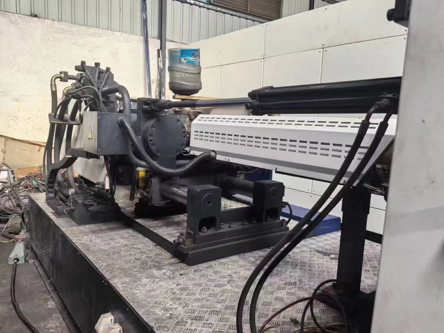 Used Horizontal Plastic Injection Molding Machine LK PT480 with 1959 Kg/cm2 Pressure