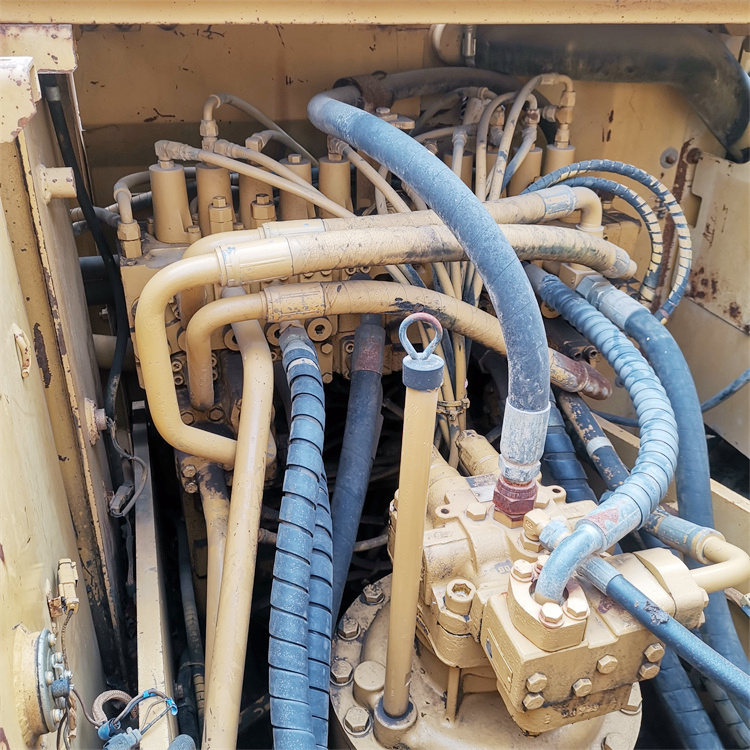 Shanghai Trade Used Caterpillar Excavator 320c with Original Hydraulic Cylinder