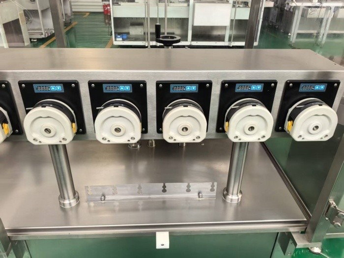 Vial Filling and Capping Machine for Chemical Acid Liquid Solution 5-20ml Filling and Capping with Isolator, GMP Compliant