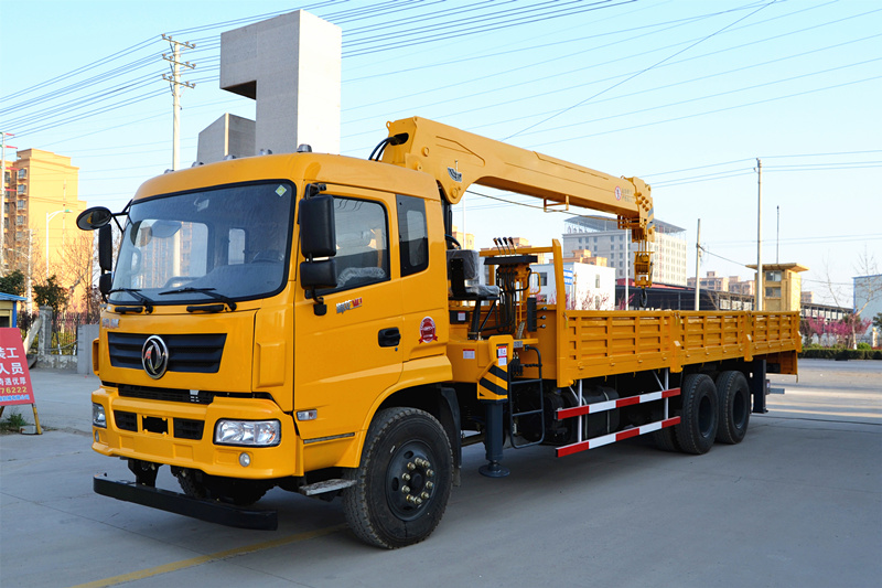 14T Truck Mounted Telescopic Boom Crane With Changjiang Hydraulic Pump Powered