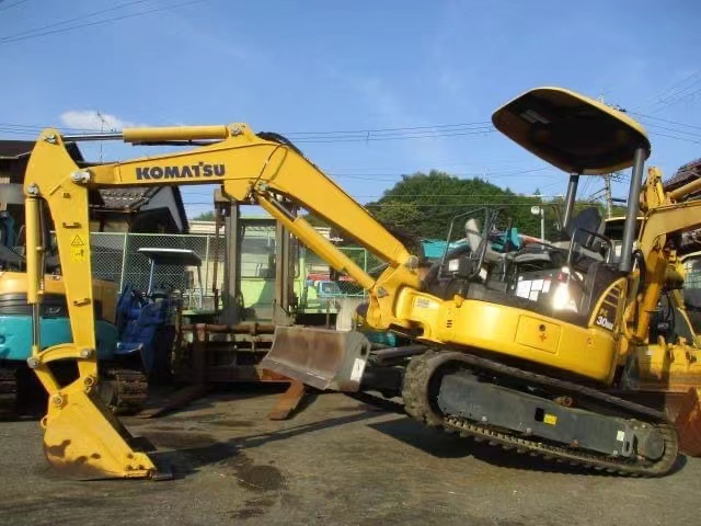 Discounted for Good Condition Komatsu PC 30 Second-Hand Excavator Operating Weight 3197