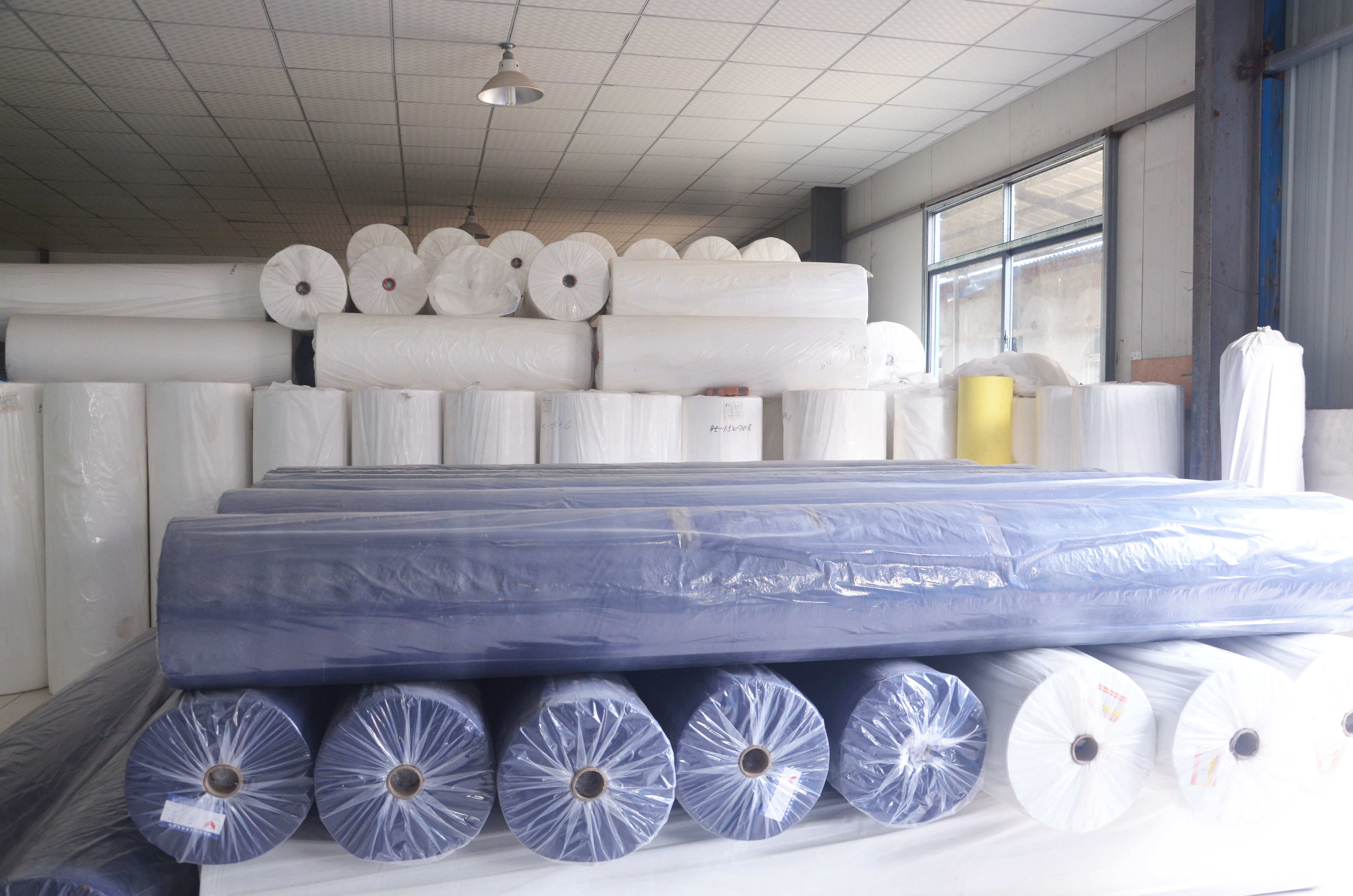 25GSM Dustproof Disposable Dental Lab Jackets with Shirt Collar