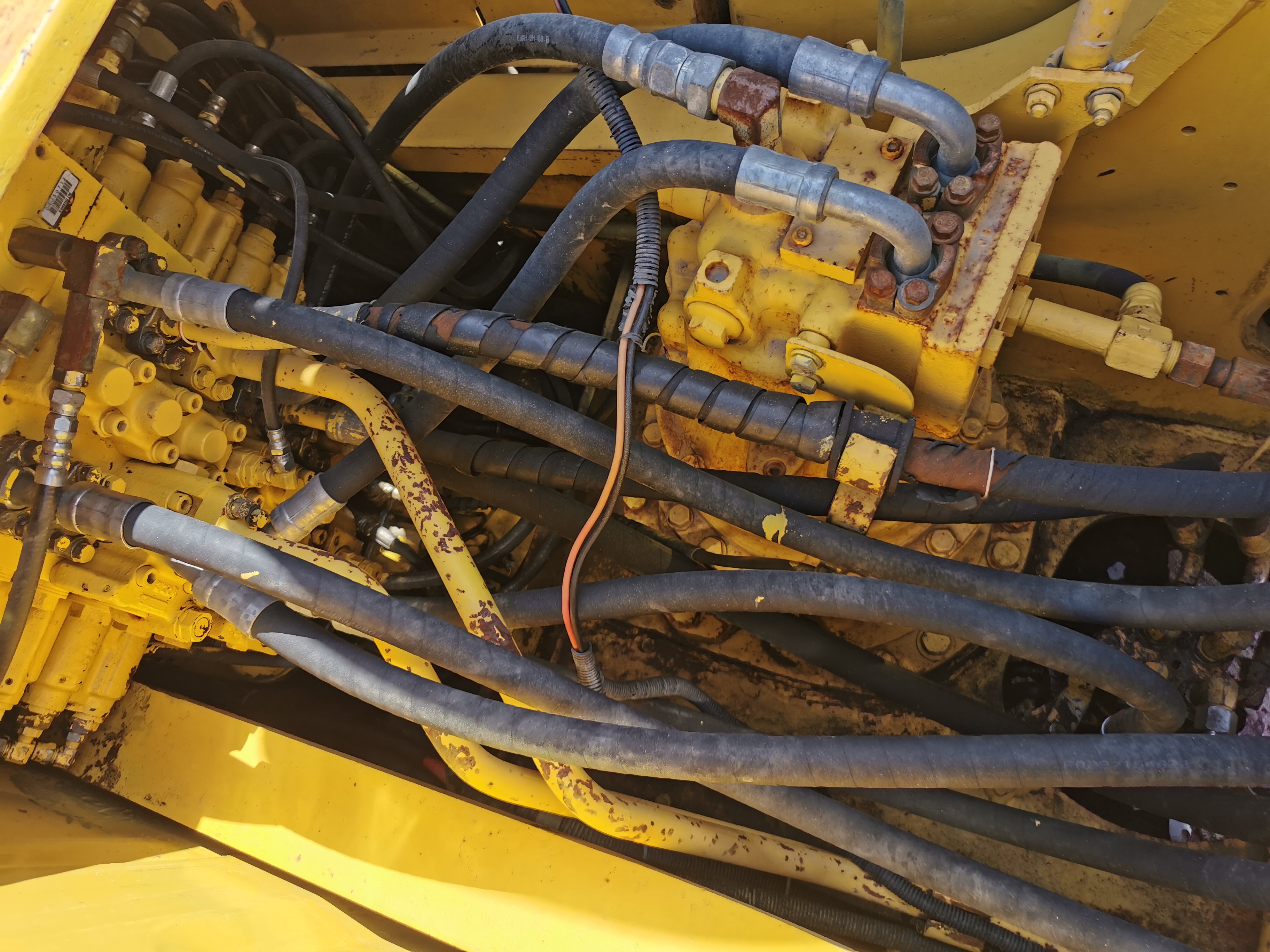 Good Condition Komatsu PC200 Excavator Japan 20 Ton with Original Hydraulic Cylinder