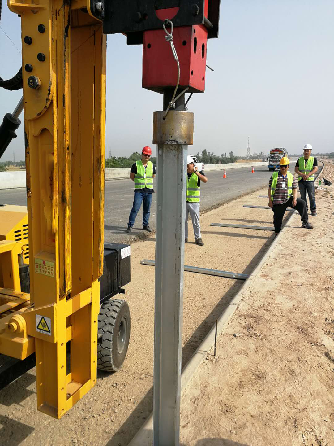 Hydraulic Hammer Pile Driver Machine For Highway Guardrail Installation