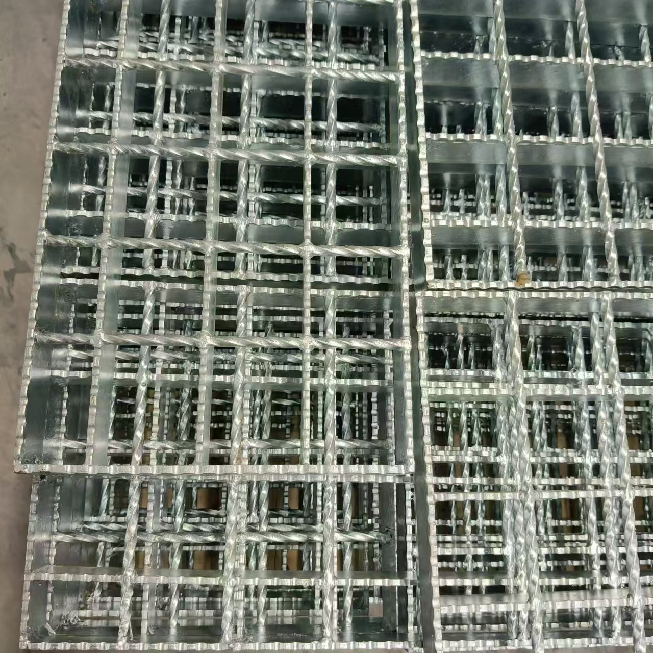Weather-Proof Steel Gratings: Durable in All Climatic Conditions