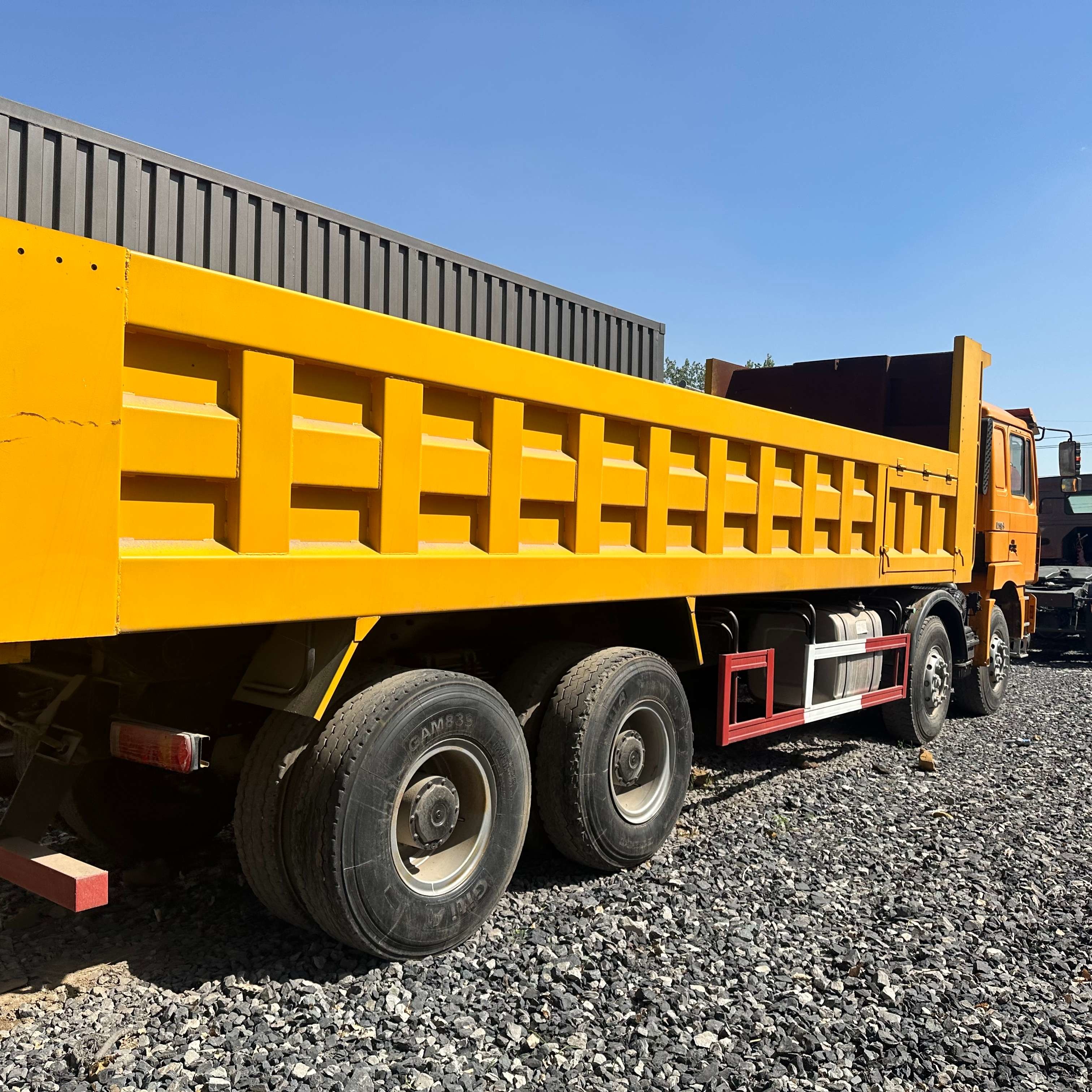 Used Shacman 380hp Truck Trader Dump Trucks 8x4 12 Wheeler