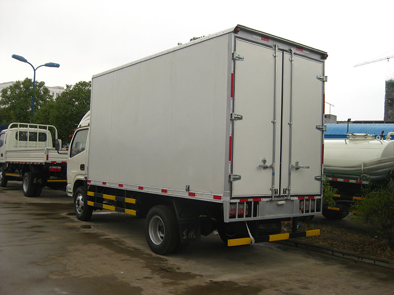 4x2 Cargo Van Truck 1.4 Ton Load Euro 5 Emission Standard Dongfeng for Your Benefit