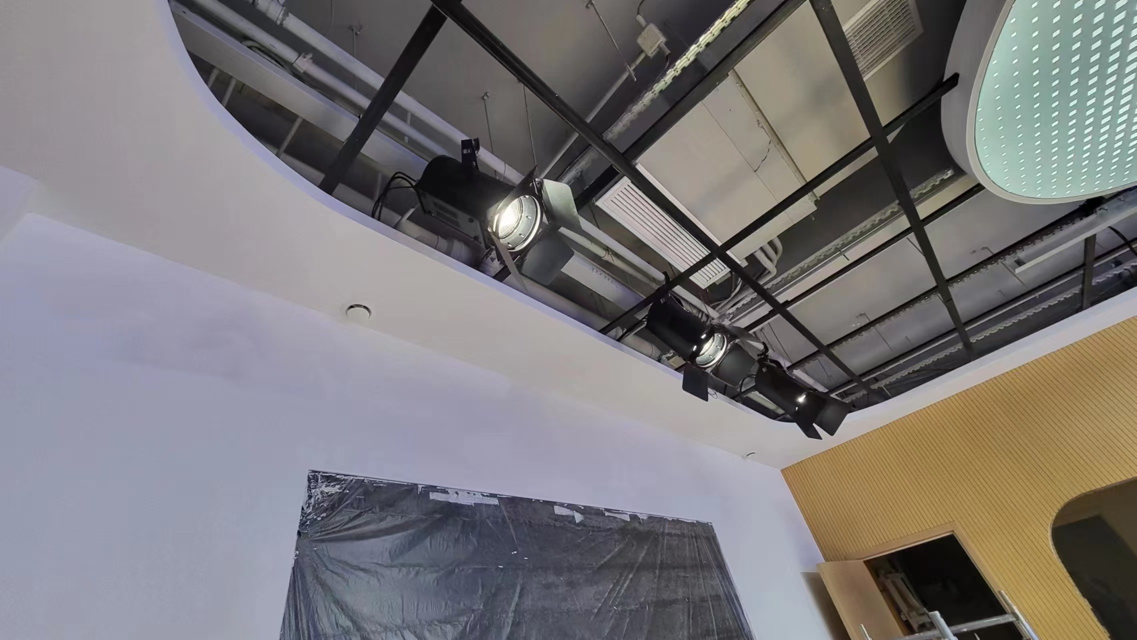 300W Bi-Color LED Fresnel Spotlight Auto Zoom CRI≥95 175mm Len RDM DMX