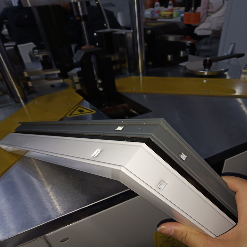 ALUMINUM INSULATED MACHINED ALUMINIUM WINDOWS MAKING CORNER CRIMPING MACHINES ALUMINUM CORNER COMBINING