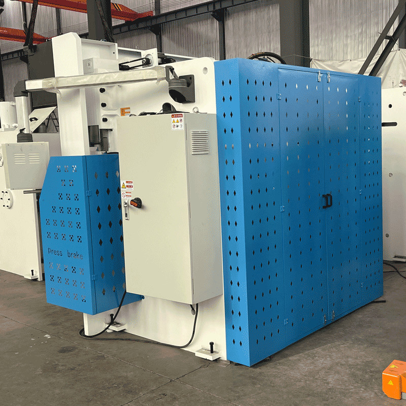 Hydraulic CNC Automatic Sheet Folding Machine 1250KN 2500mm TP10S Iron Sheet Bender Single Phase