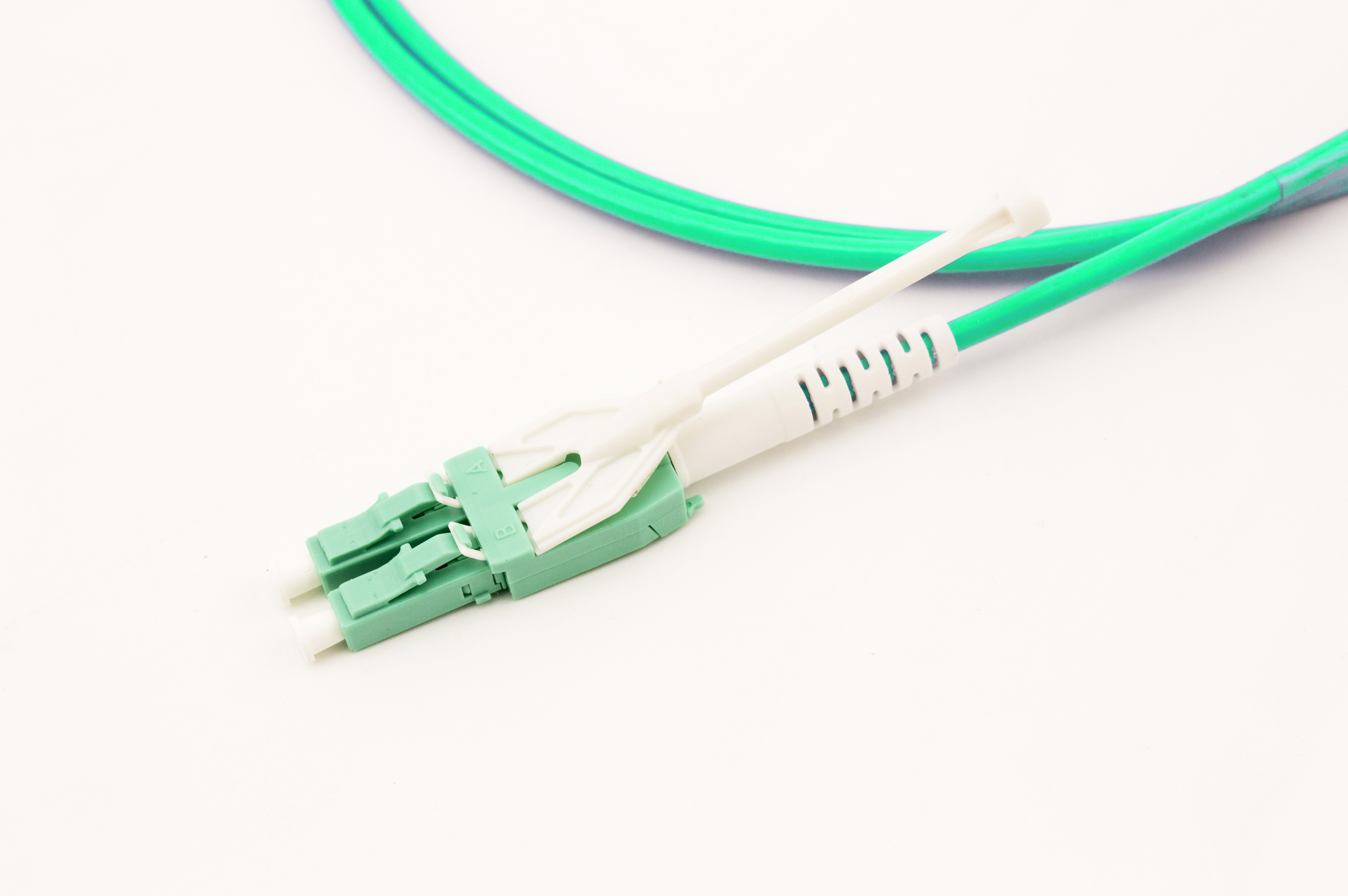 Insensitive MPO MTP Patch Cord Reversible LC Uniboot Connector OM4 50/125um