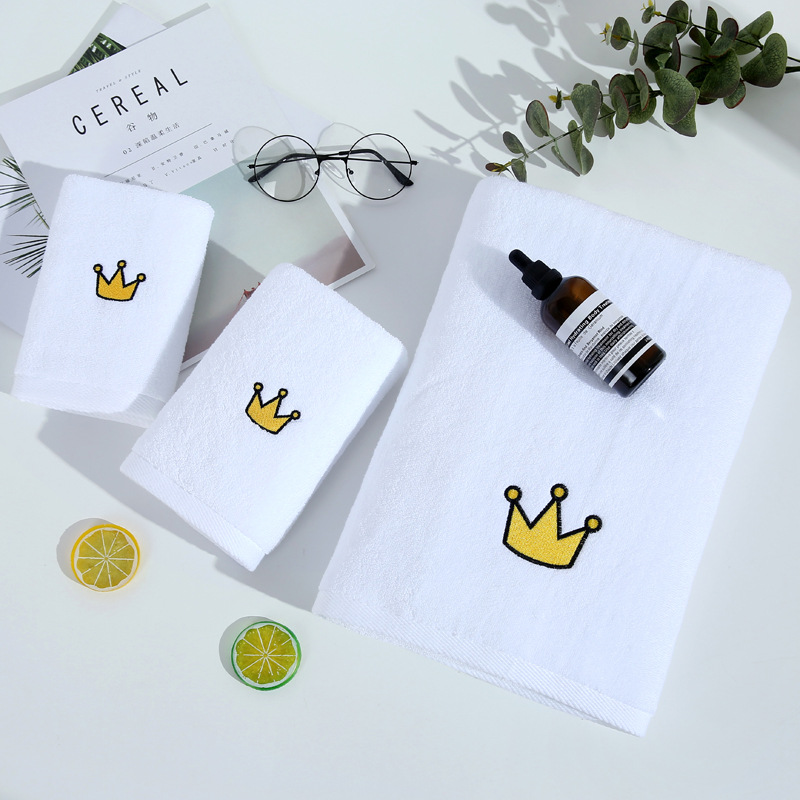 Soft and Thick White Bath Towel made of Pure Cotton with Customized Embroidery Design