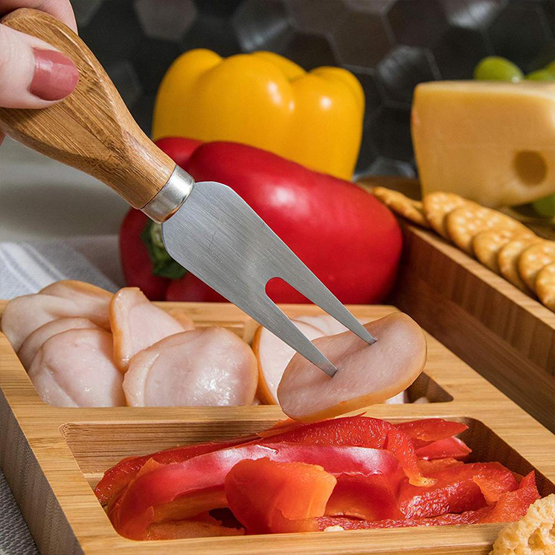 ODM Natural Kitchen Cutting Board Bamboo Charcuterie Platter With Utensils