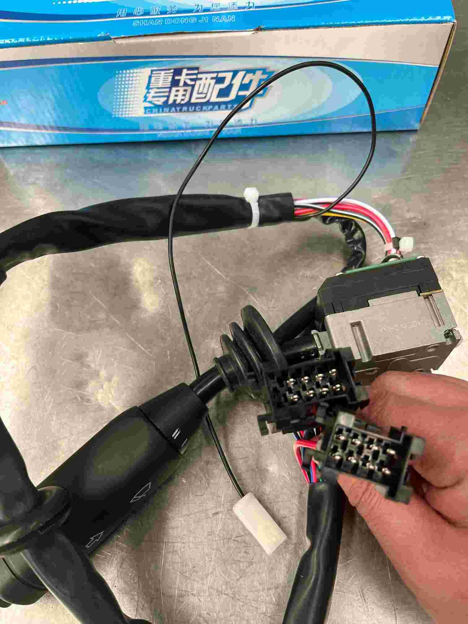 81.25509.0124 Combination Switch Shacman Truck Parts Delong F2000 F3000