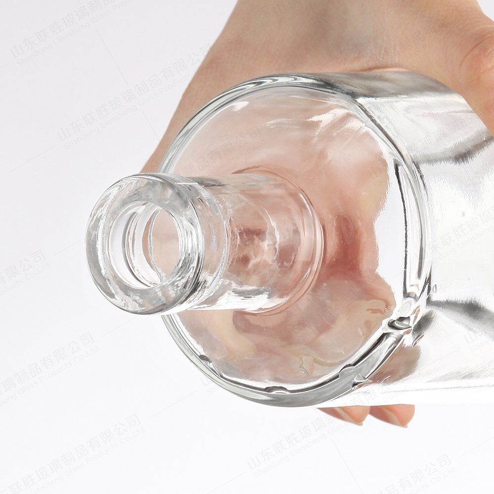 Customized 750ml Flat Empty Cylindrical Bottle for Whiskey Gin Rum in Custom Size