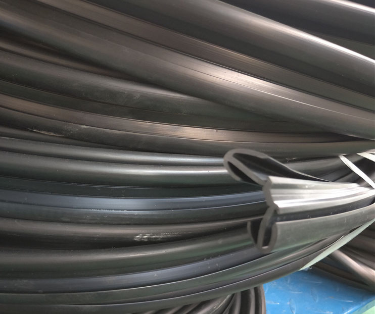 Cutting Service Waterproof Aging-Resistant EPDM Sunroof Rubber Strip for Solar Panel