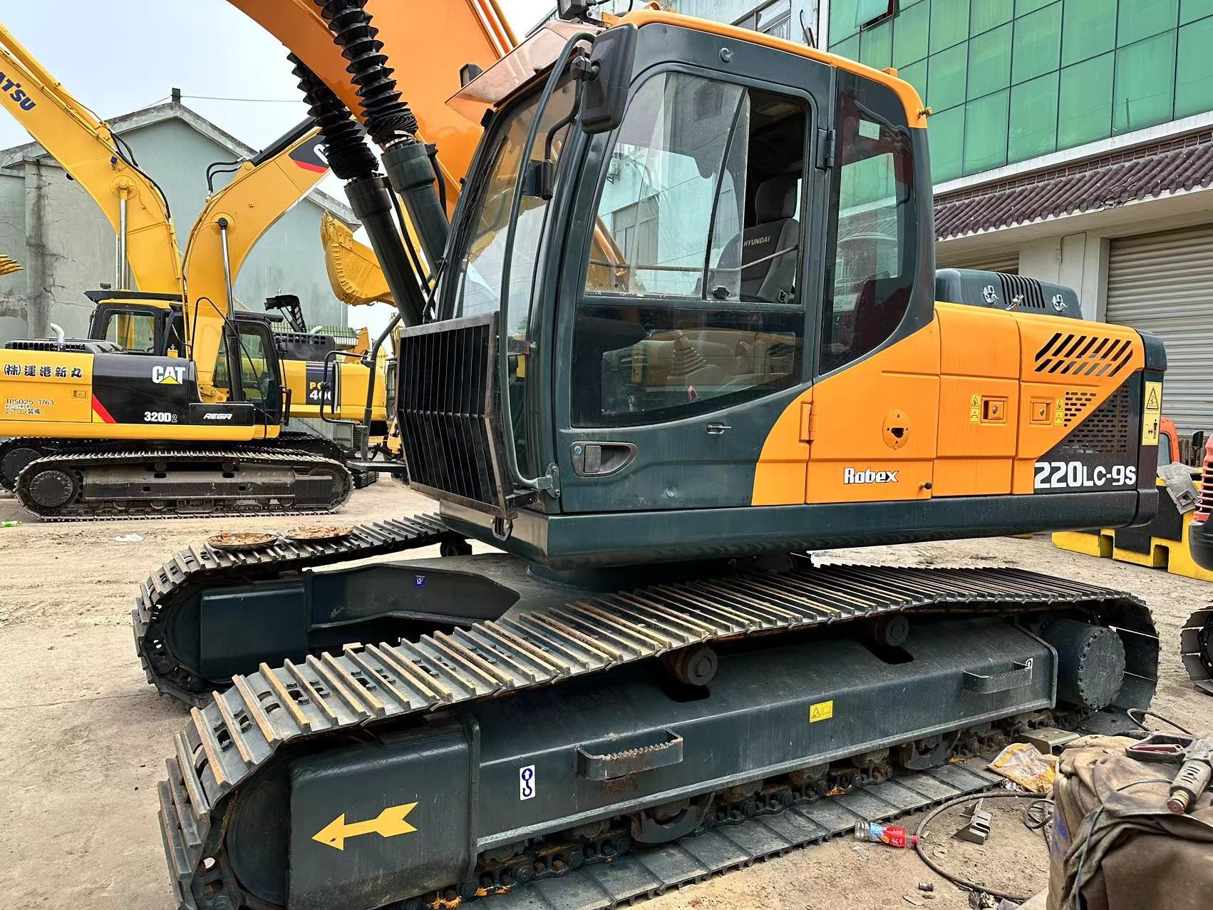Used Hyundai Digger R220-9S Secondhand 22ton Medium Type Crawler Excavator