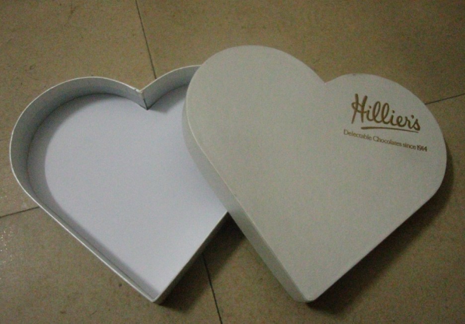 Custom luxury fancy heart shape cardboard box for gift packaging
