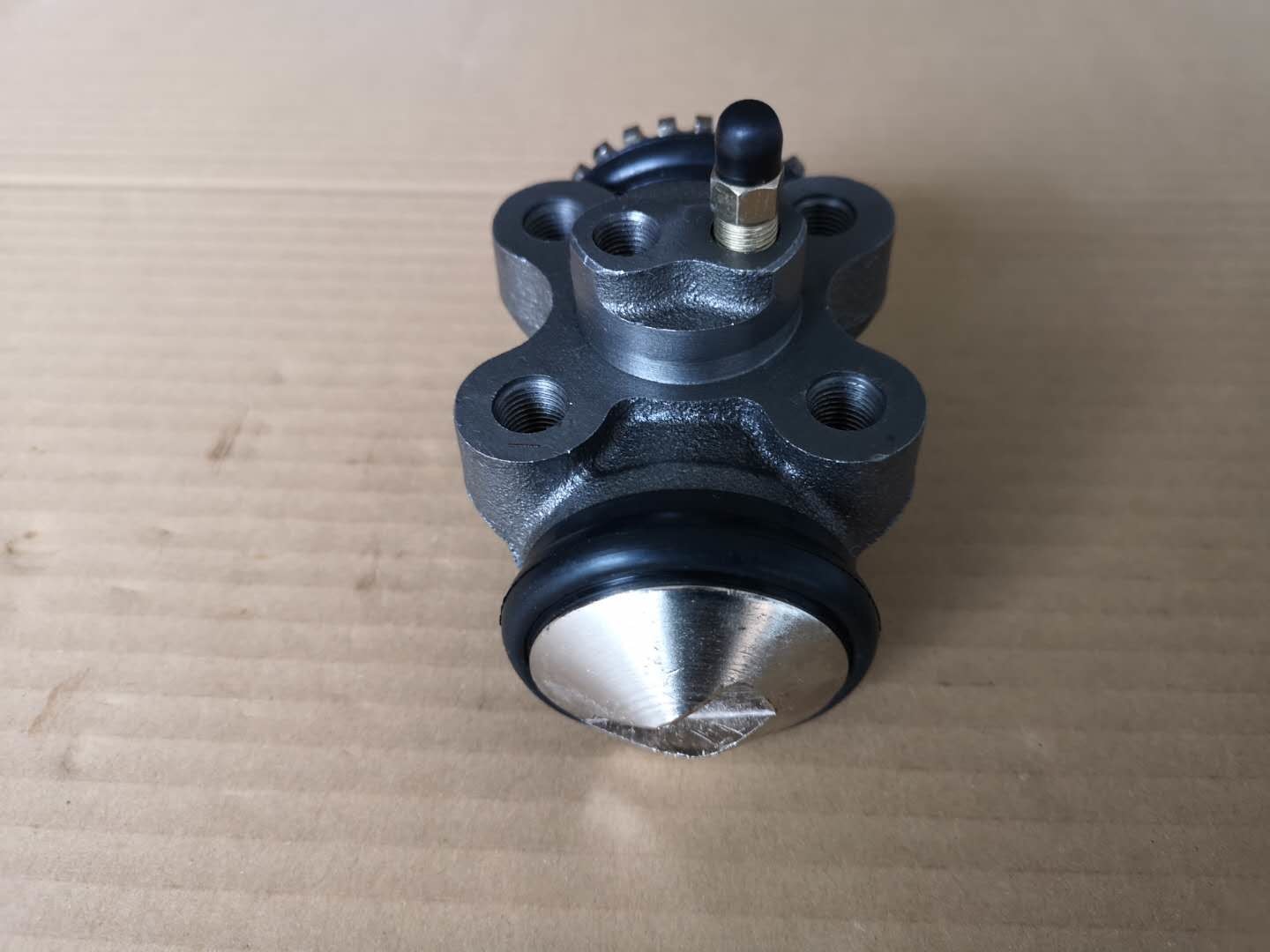 Rear Wheel Brake Cylinder 1476009480 Right Side Rear Wheel Forward Cylinder For Isuzu FSR113 FSR FRR