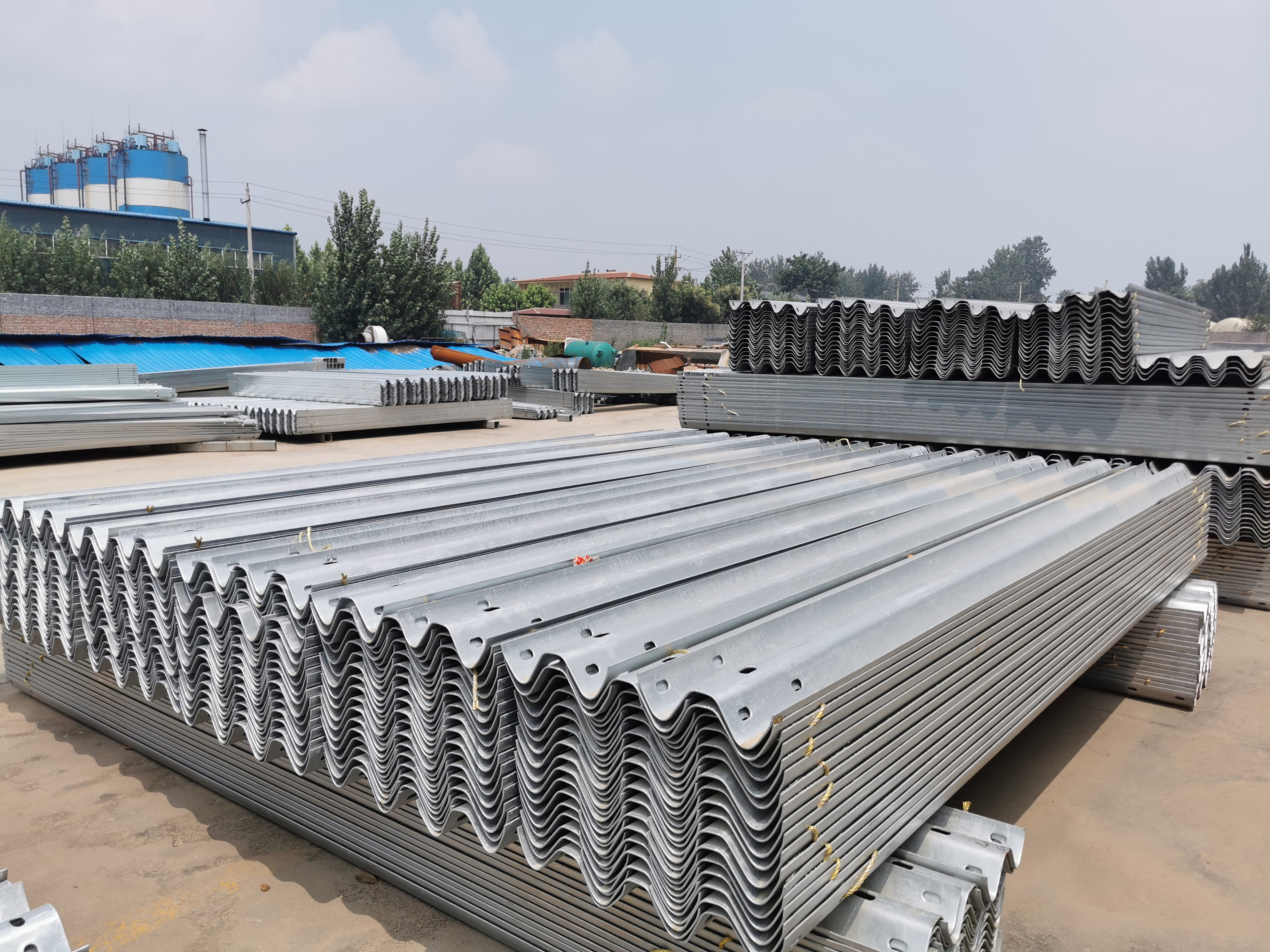 Customized Hot Dip Galvanized Highway Guardrail 345 Material
