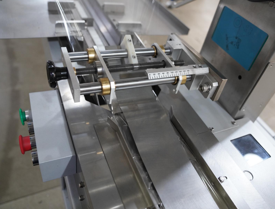 Food Bread Cookies Automated Packaging Line Instant Noodles Packaging Machine