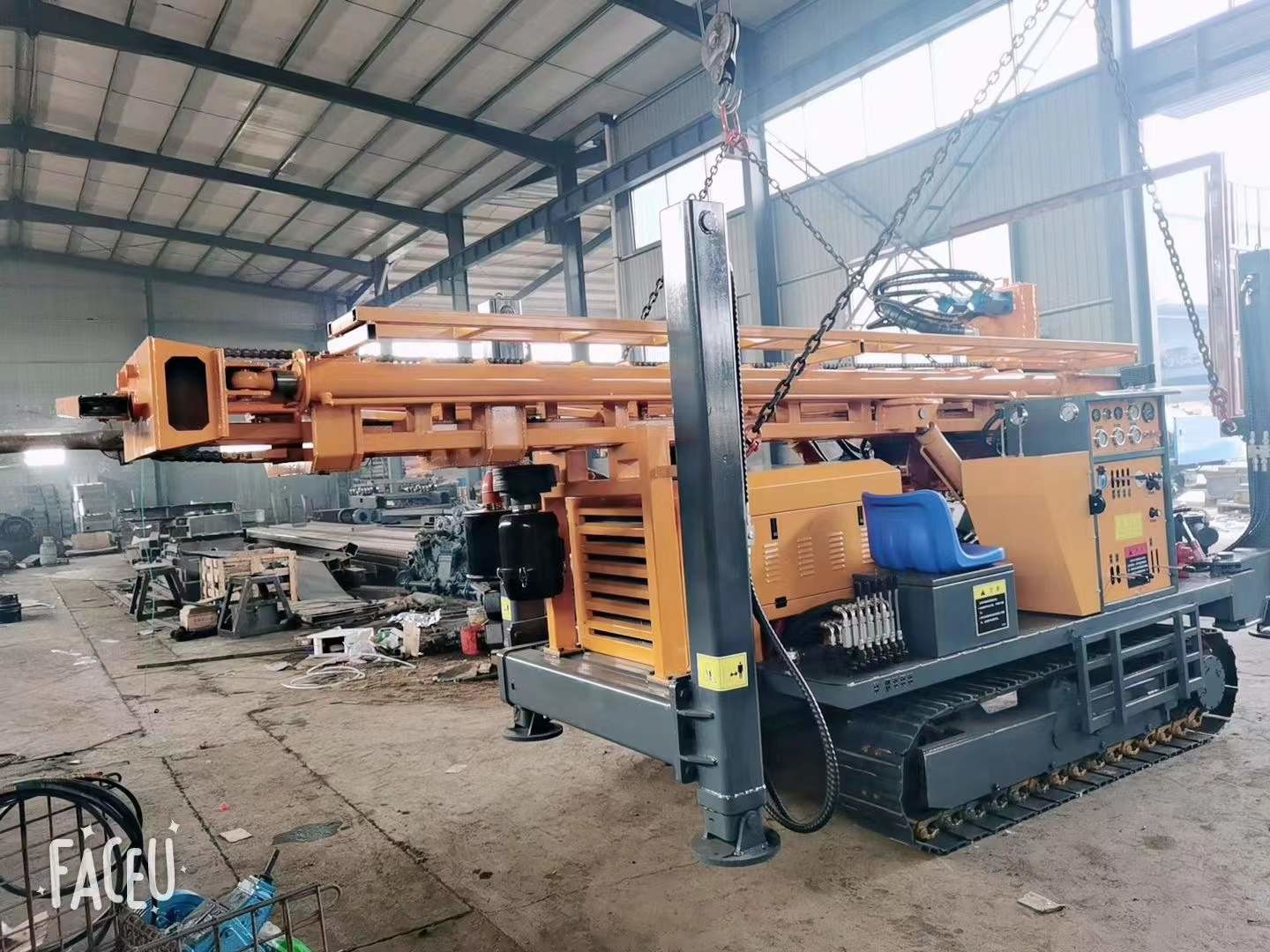 Large Pneumatic Water Well Drilling Machine Deep Underground St 350 Crawler Mounted