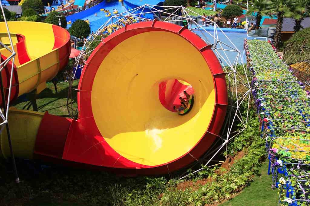 Ashland / DSM Resin Fiberglass Water Slide Tantrum Valley Water Park Rides 16m