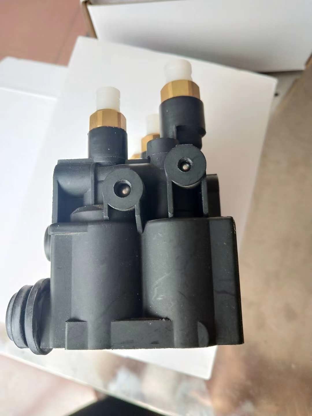 Suspension Air Matic Block Solenoid Valve For Air Compressor Land Rover L405 LR070246