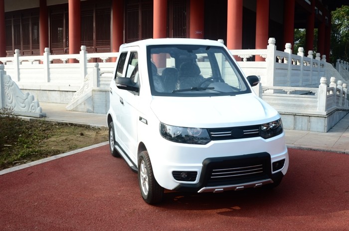 Battery Powered Electric City Car With 4 Seats All Electric Vehicles White Color